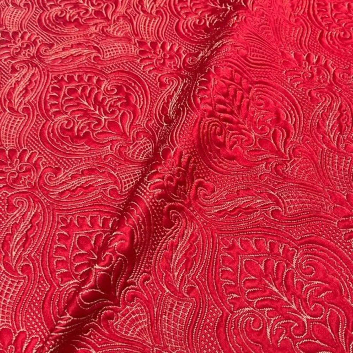 Treasure Jacquard Quilted Look Tablecloth – Red/Gold